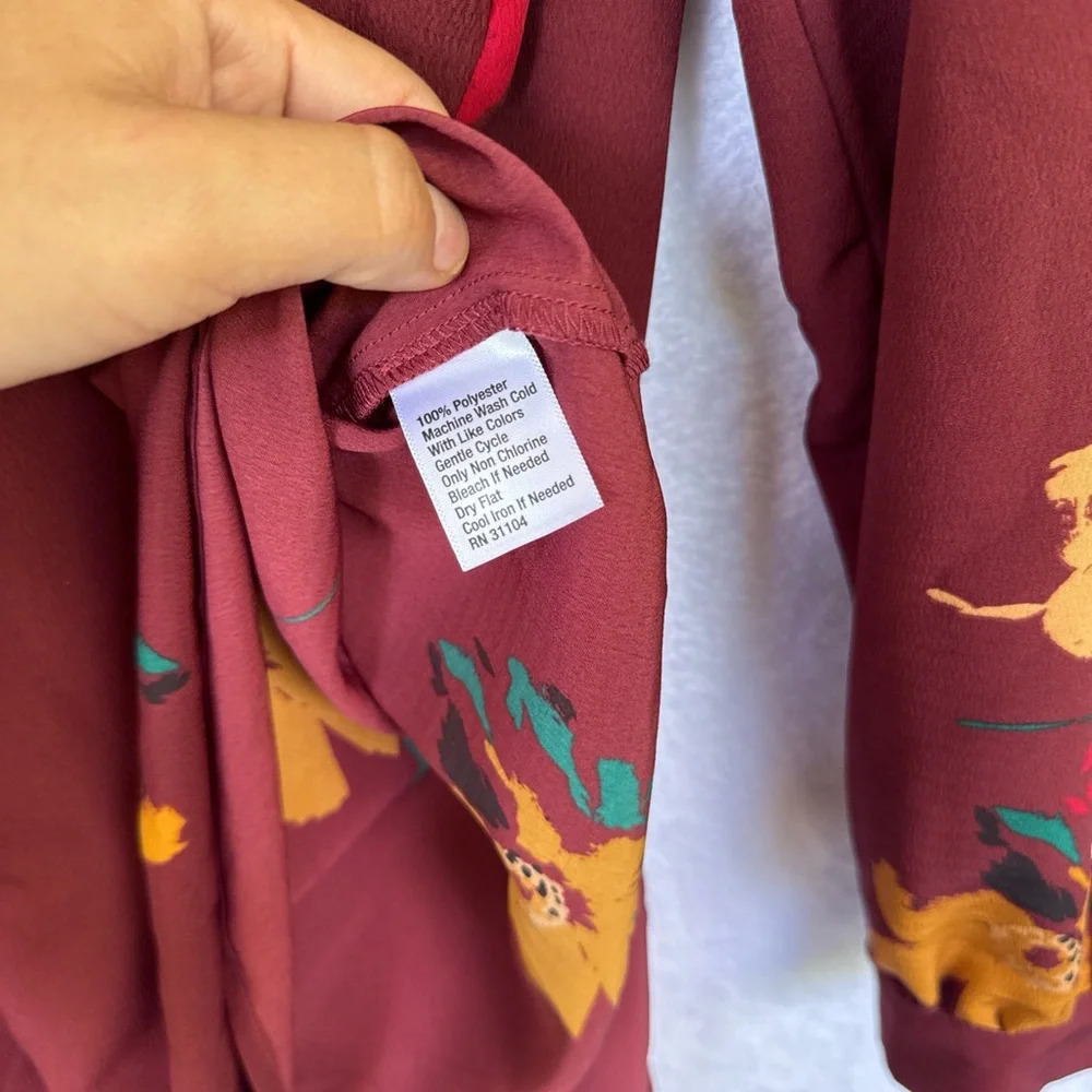 Plus size Madison Maroon Floral V-Neck Blouse CURVI 2X - Picture 6 of 11